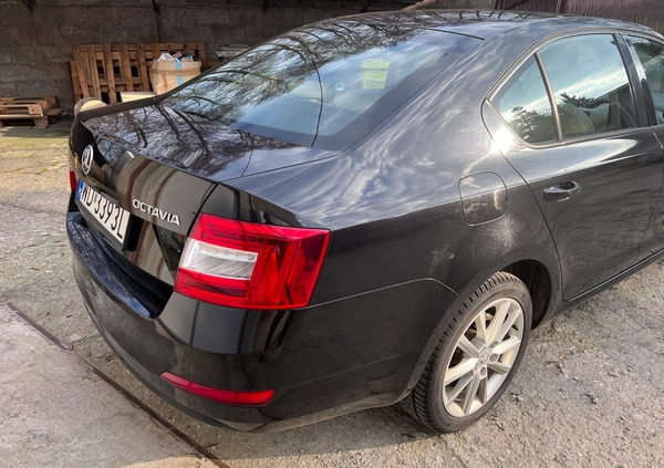 Skoda Octavia cena 44000 przebieg: 258000, rok produkcji 2016 z Radomsko małe 56